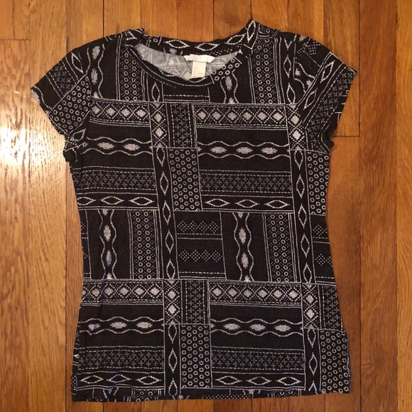 H&M Tops - Navy and white geometric print tee